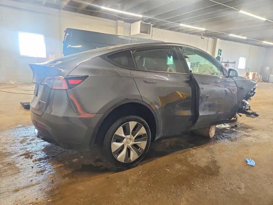 2023 TESLA MODEL Y VIN 7SAYGDEE2PF610247 фото 3