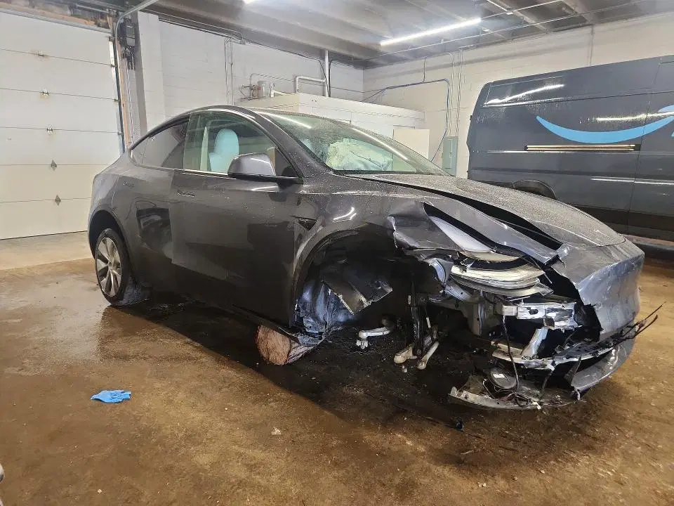 2023 TESLA MODEL Y VIN 7SAYGDEE2PF610247 фото 4