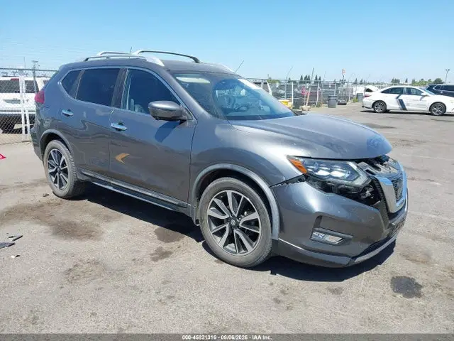 JN8AT2MV4JW325301 — 2018 Nissan Rogue SL, Передняя часть (Front End), фото до ремонта