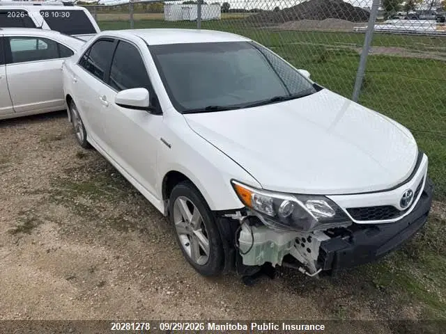 4T1BD1FK3EU129471 — 2014 Toyota Camry SE Hybrid, Передняя часть (Front), фото до ремонта