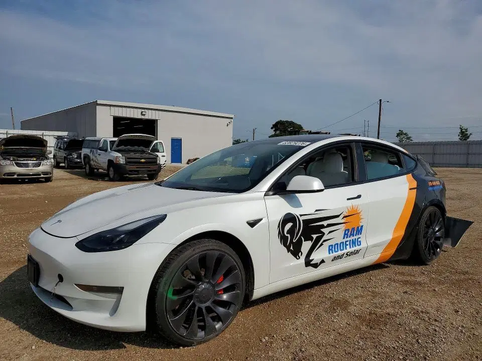 5YJ3E1EC5PF464579 — 2023 Tesla Model 3, Задняя часть (Rear End), фото до ремонта