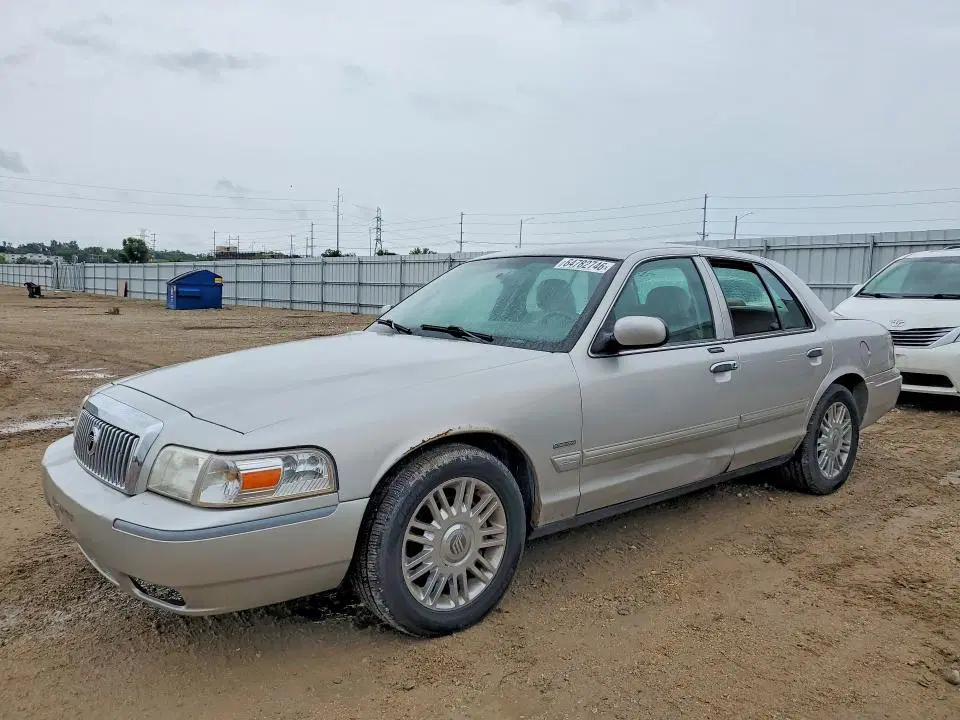 2MEHM75V39X608063 — 2009 Mercury Grand Marquis, Подтопление (Water/Flood), фото до ремонта