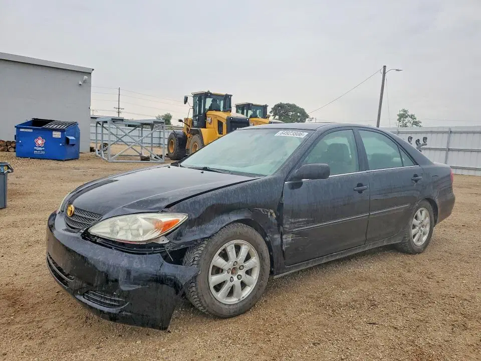 4T1BF30K52U005650 — 2002 Toyota Camry, Передняя часть (Front End), фото до ремонта