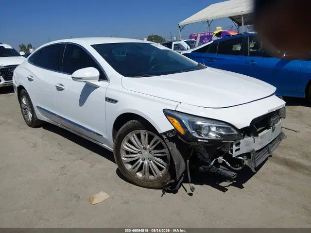 1G4ZP5SZ1JU130130 — 2018 Buick Lacrosse Essence, Передняя часть (Front End), фото до ремонта