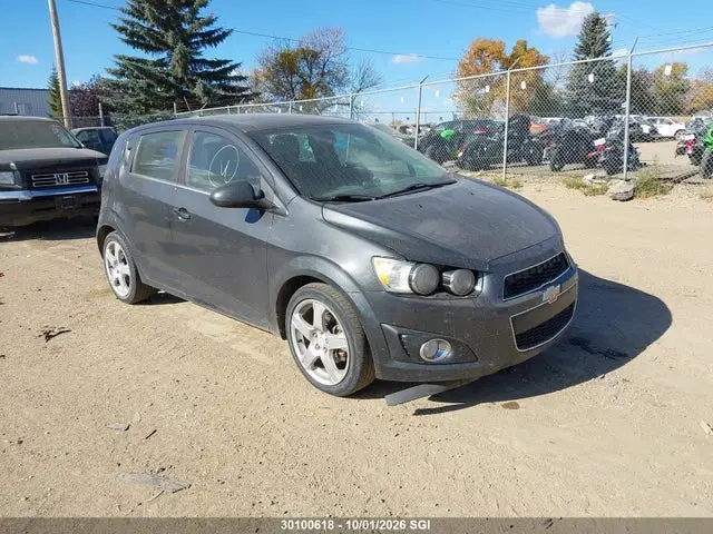 1G1JC6SB1G4141720 — 2016 Chevrolet Sonic LT, Град (Hail), фото до ремонта