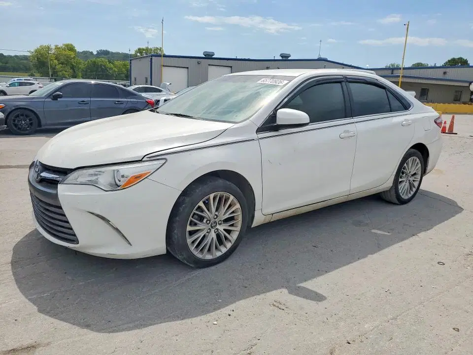 4T1BF1FK8FU886927 — 2015 Toyota Camry, Мелкие вмятины и царапины (Minor Dent/Scratches), фото до ремонта