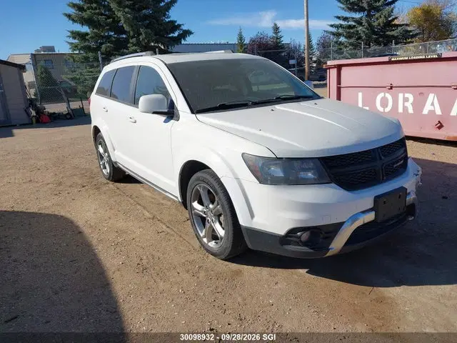 3C4PDDGG7HT634773 — 2017 Dodge Journey Crossroad, Передняя часть слева (Left Front), фото до ремонта