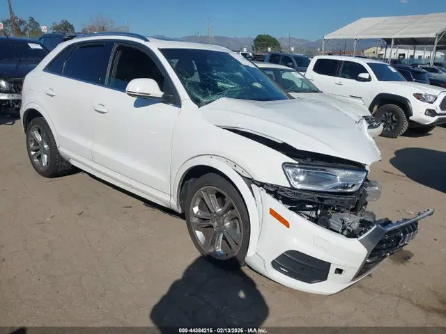 WA1JCCFS2HR003974 — 2017 Audi Q3 2.0T Premium, Передняя часть (Front End), фото до ремонта