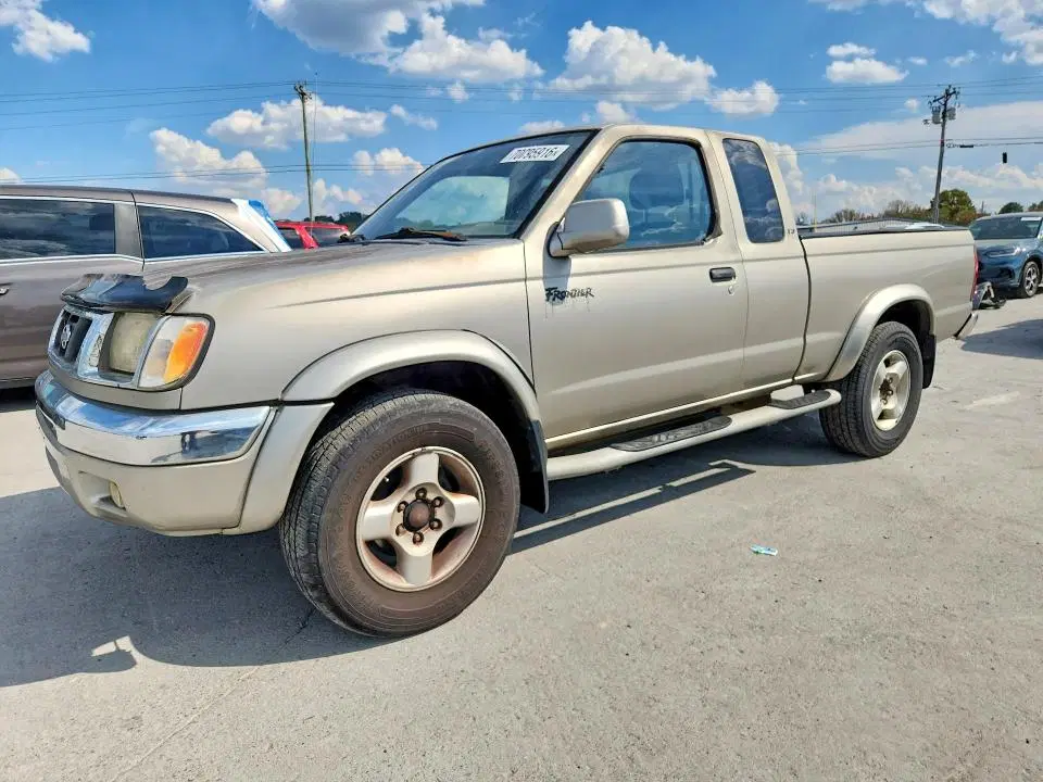 1N6ED26T5YC329940 — 2000 Nissan Frontier, Side (Side), before-repair photos