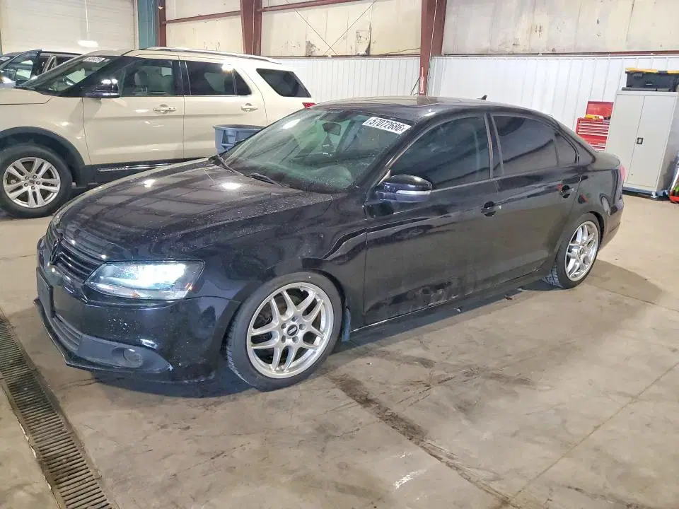 3VW3L7AJ4BM112995 — 2011 Volkswagen Jetta, Град (Hail), фото до ремонта