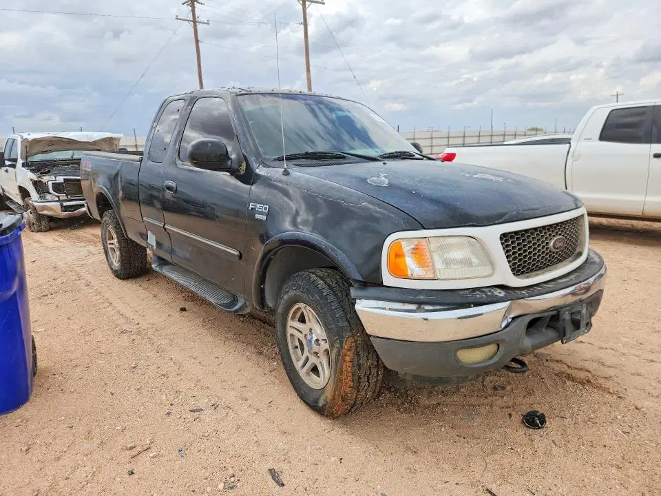 2FTRX18L42CA93558 — 2002 Ford F150, Передняя часть (Front End), фото до ремонта