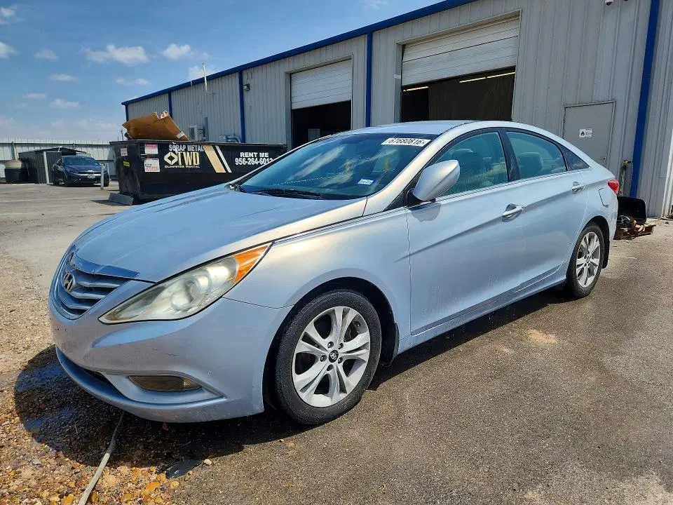 5NPEB4AC8DH591798 — 2013 Hyundai Sonata, Мелкие вмятины and царапины (Minor Dent/Scratches), before-repair photos