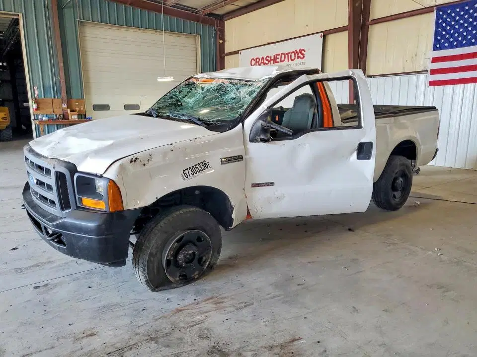 1FTSF21P15EC42076 — 2005 Ford F250, Повреждения со всех сторон (All Over), фото до ремонта