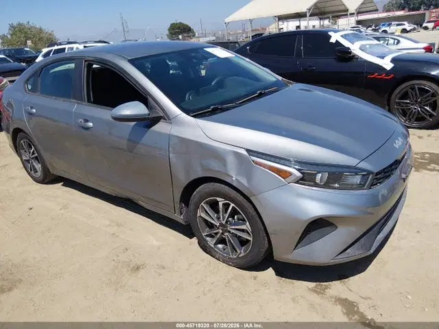 3KPF24AD7NE457335 — 2022 Kia Forte Lxs, Передняя часть справа (Right Front), фото до ремонта
