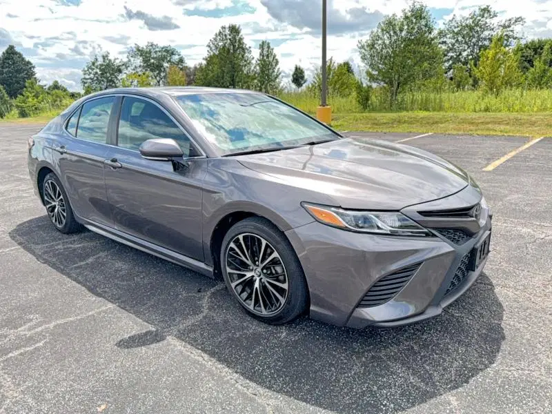 4T1B11HKXJU560650 — 2018 Toyota Camry, Передняя часть (Front End), фото до ремонта