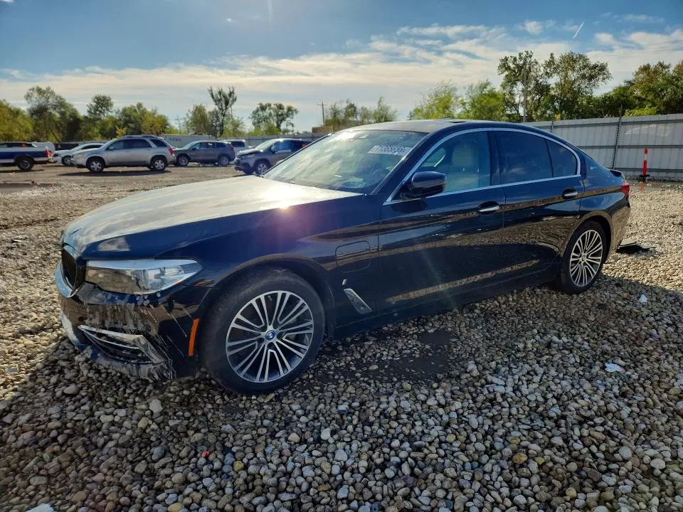 WBAJB1C50JB083850 — 2018 BMW 530XE, Мелкие вмятины и царапины (Minor Dent/Scratches), фото до ремонта