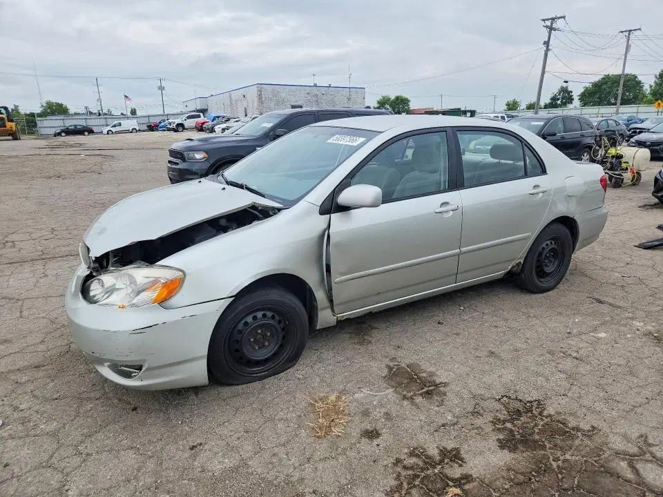 JTDBR32E742019213 — 2004 Toyota Corolla, Передняя часть (Front End), фото до ремонта
