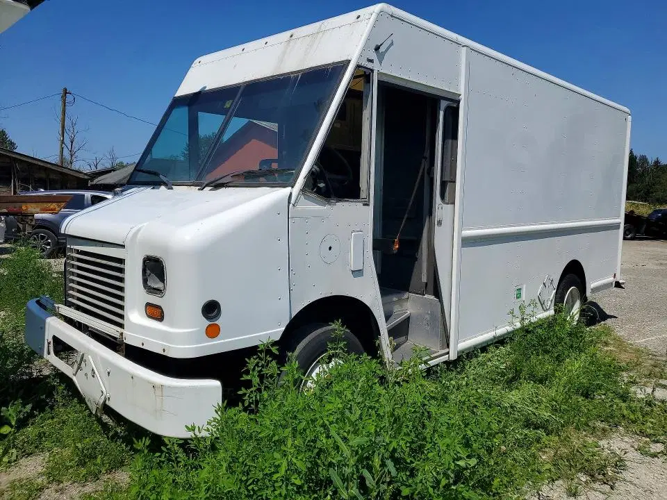 4UZAANDUXDCFE4807 — 2013 Freightliner Chassis, Передняя часть (Front End), фото до ремонта