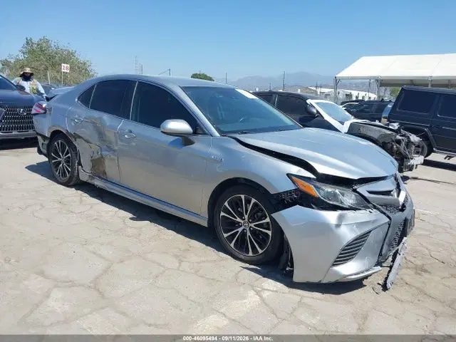 4T1G31AK2LU533245 — 2020 Toyota Camry SE Hybrid, Передняя и задняя части (Front & Rear), фото до ремонта