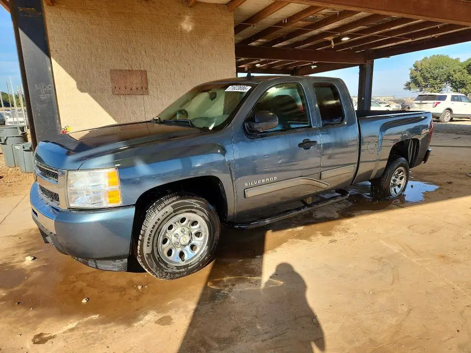 1GCRCREA1BZ440845 — 2011 Chevrolet Silverado, Side (Side), before-repair photos
