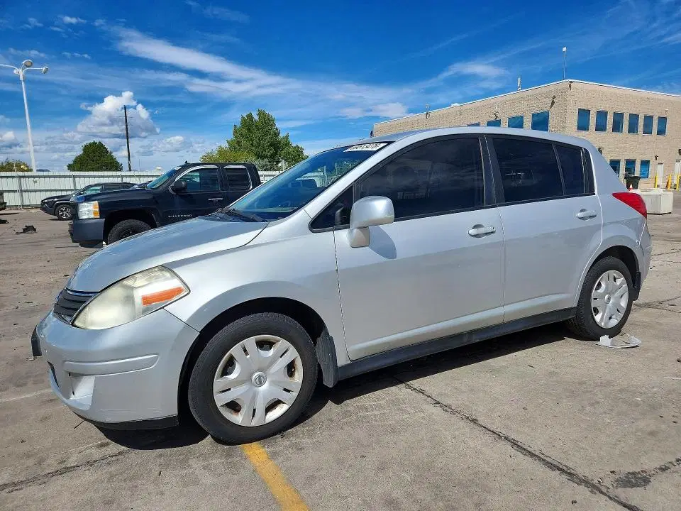3N1BC1CP4BL415720 — 2011 Nissan Versa, Боковая часть (Side), фото до ремонта