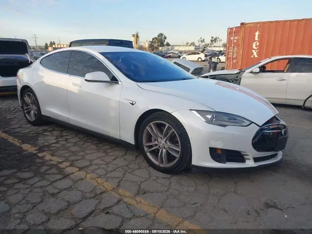 5YJSA1H26FF085969 — 2015 Tesla Model S 70D/85D/P85D, Передняя часть слева (Left Front), фото до ремонта
