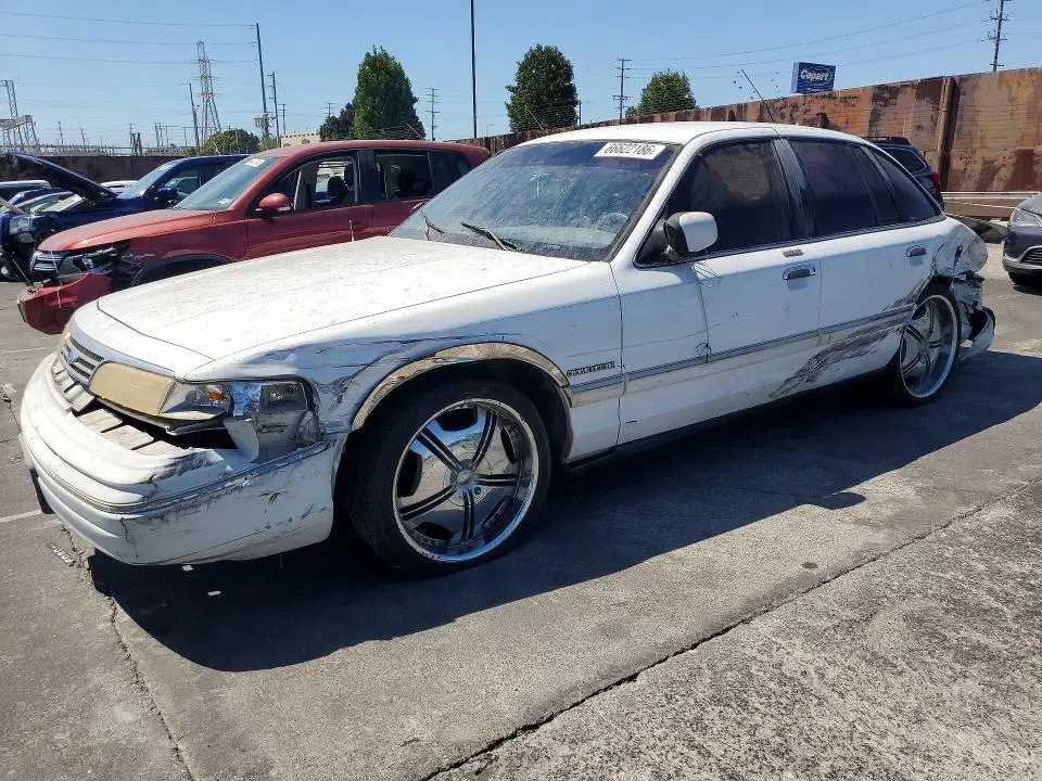 2FALP74WXPX134533 — 1993 Ford Crown Victoria, Задняя часть (Rear End), фото до ремонта
