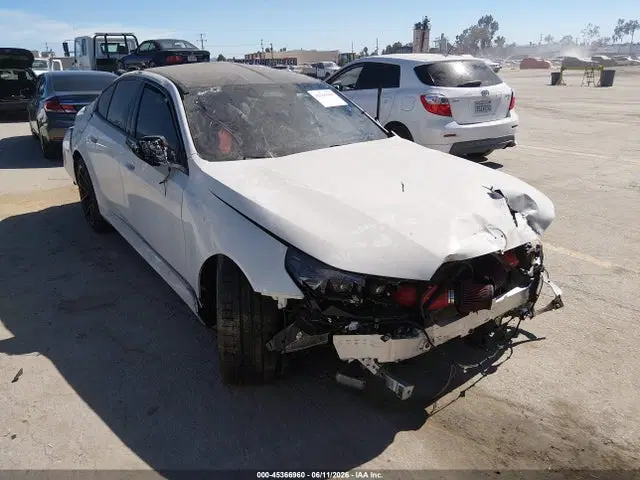 WBS83FK08SCU42609 — 2025 BMW M5, Опрокидывание (Rollover), фото до ремонта