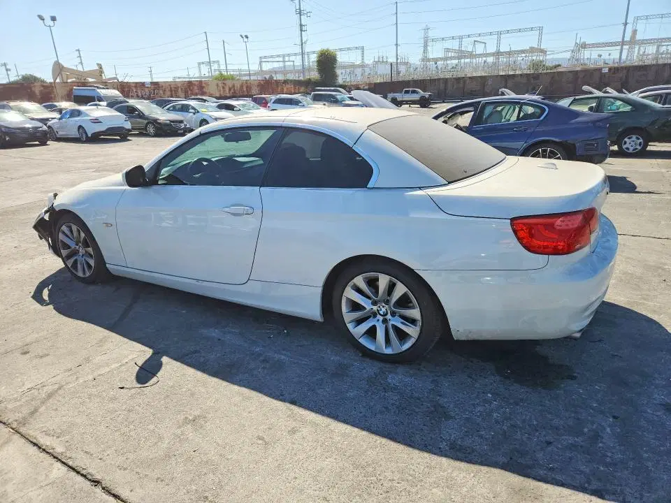 2013 BMW 328 VIN WBADW7C52DE731339 фото 2