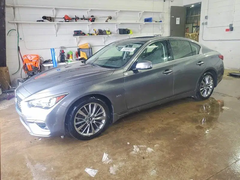 JN1EV7AR6JM438080 — 2018 Infiniti Q50, Вандализм (Vandalism), фото до ремонта