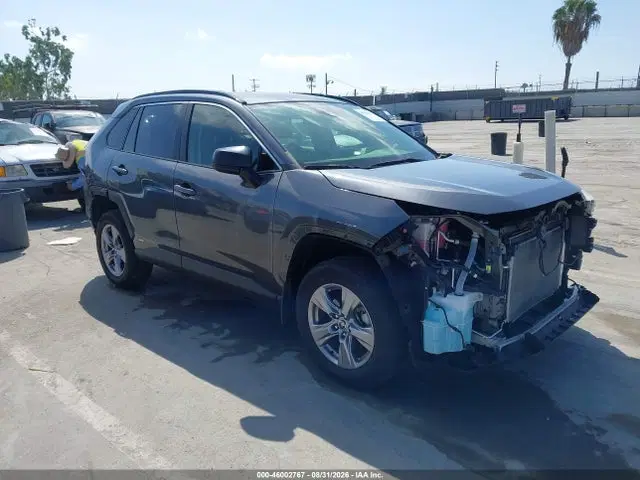 JTMLWRFV0ND137703 — 2022 Toyota RAV4 Hybrid LE, Передняя и задняя части (Front & Rear), фото до ремонта