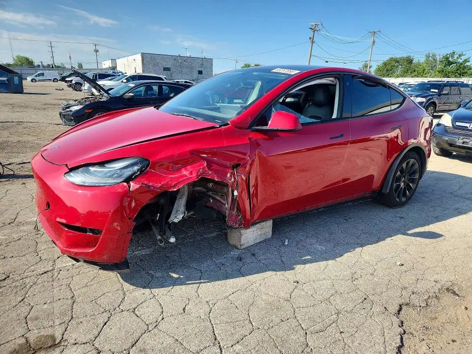 7SAYGDEE8NF325940 — 2022 Tesla Model Y, Передняя часть (Front End), фото до ремонта