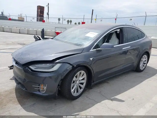 2018 Tesla Model X 100d/75d/p100d VIN 5YJXCBE25JF115708 фото 2