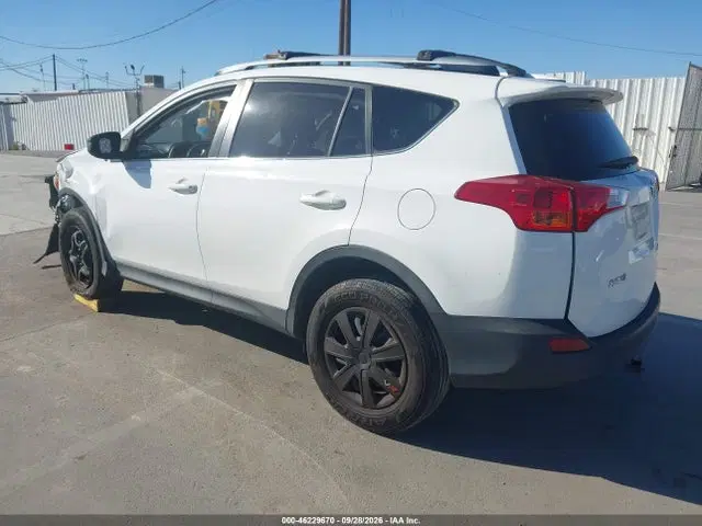 2015 Toyota RAV4 LE VIN JTMZFREVXFJ058201 фото 3