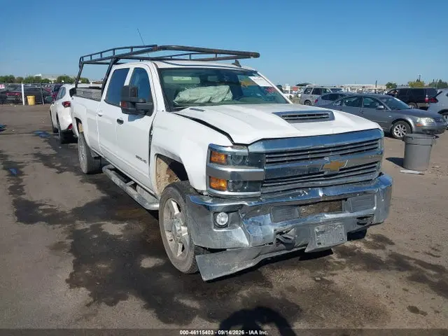 1GC1KVEY2JF151799 — 2018 Chevrolet Silverado 2500HD LT, Передняя часть (Front End), фото до ремонта