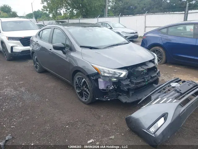 3N1CN8FV3RL864530 — 2024 Nissan Versa SR, Передняя часть (Front), фото до ремонта