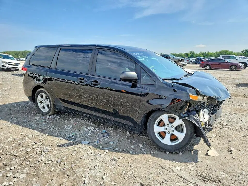 5TDZK3DC6CS191948 — 2012 Toyota Sienna, Передняя часть (Front End), фото до ремонта