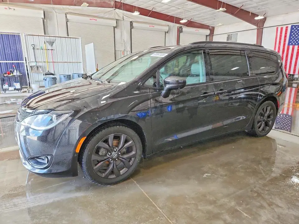 2C4RC1EG4KR628064 — 2019 Chrysler Pacifica, Front end (Front End), before-repair photos