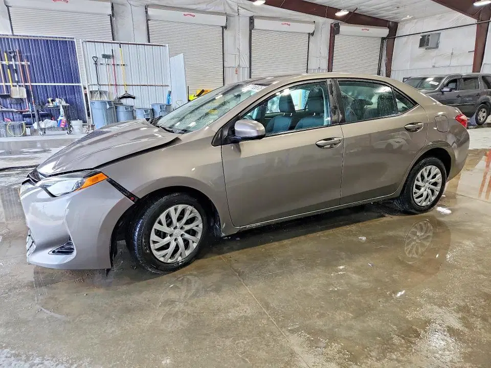 2T1BURHE6JC036445 — 2018 Toyota Corolla, Боковая часть (Side), фото до ремонта