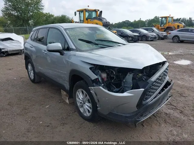 7MUCAABG1NV030497 — 2022 Toyota Corolla Cross LE, Передняя часть (Front), фото до ремонта
