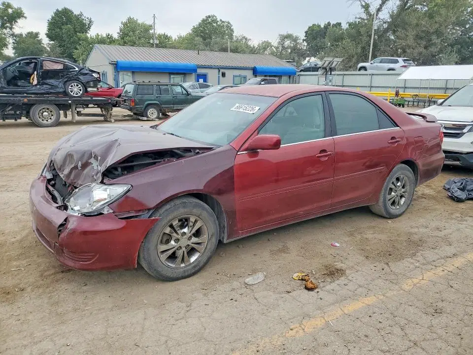 4T1BE32K45U025635 — 2005 Toyota Camry, Передняя часть (Front End), фото до ремонта