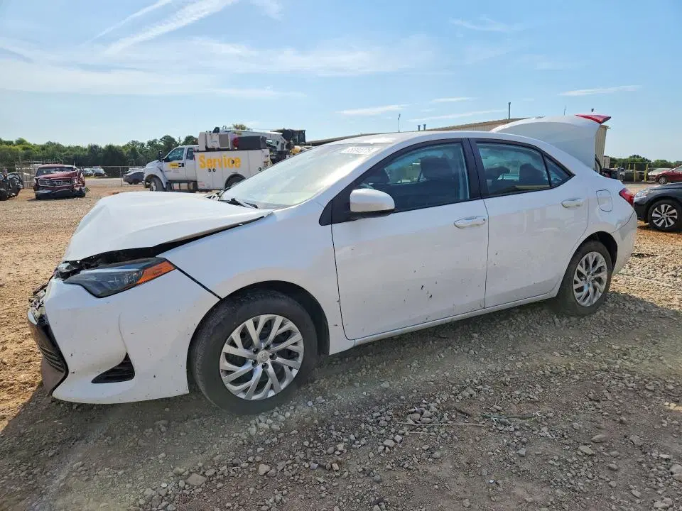 5YFBURHE5JP850201 — 2018 Toyota Corolla, Задняя часть (Rear End), фото до ремонта