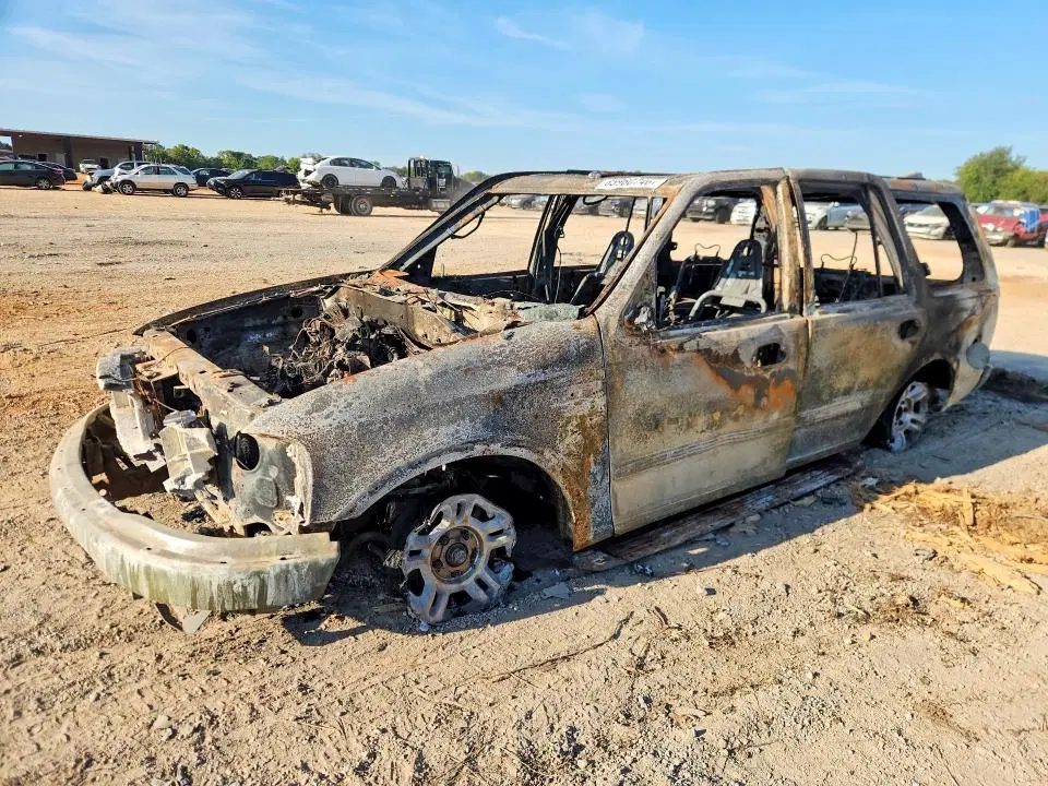 1FMRU17L9XLA78296 — 1999 Ford Expedition, Пожар (Burn), фото до ремонта