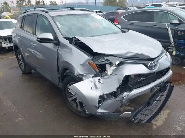 2T3WFREV1GW283029 — 2016 Toyota RAV4 XLE, Передняя часть (Front End), фото до ремонта