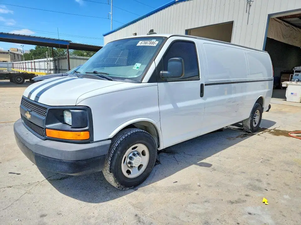 1GCWGBFF4G1128064 — 2016 Chevrolet Express G2500, Rear end (Rear End), before-repair photos