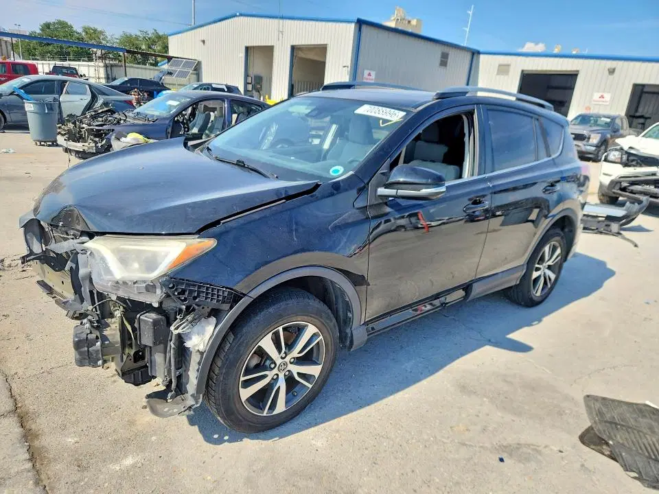 2T3WFREV0HW381387 — 2017 Toyota RAV4, Front end (Front End), before-repair photos