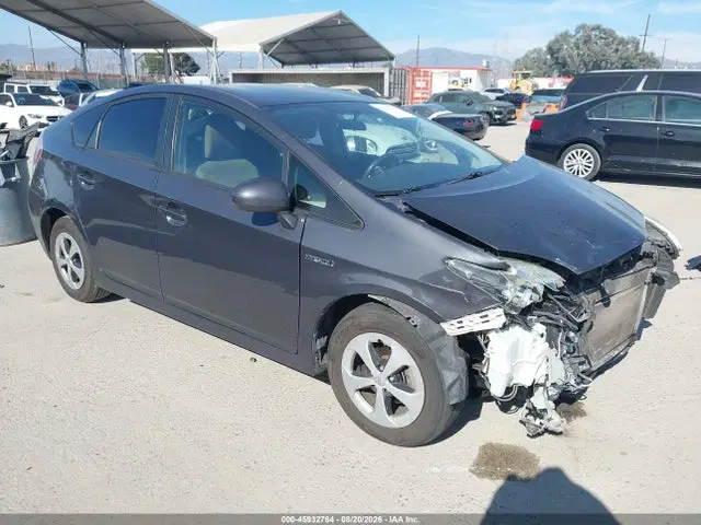 JTDKN3DU8F0400051 — 2015 Toyota Prius Two, Передняя часть (Front End), фото до ремонта