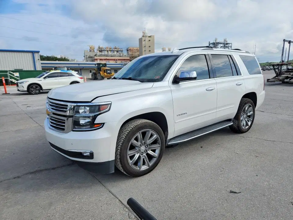 1GNSCCKC7HR351723 — 2017 Chevrolet Tahoe, Боковая часть (Side), фото до ремонта