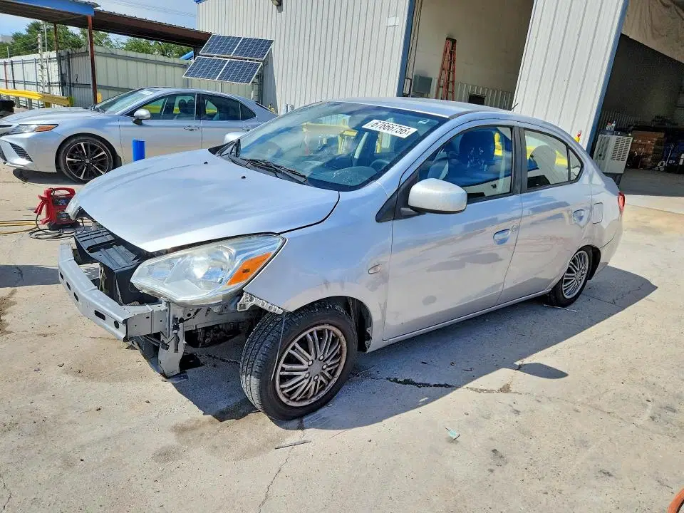 ML32F3FJ9HHF06048 — 2017 Mitsubishi Mirage, Передняя часть (Front End), фото до ремонта