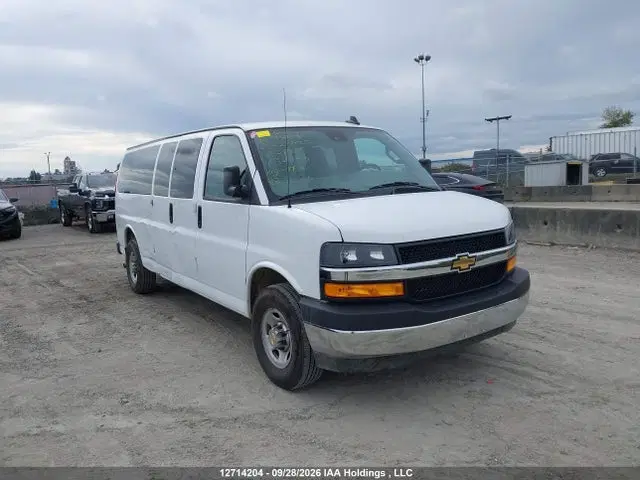 1GAZGPF72S1218172 — 2025 Chevrolet Express G3500 LT, Правый бок (Right Side), фото до ремонта